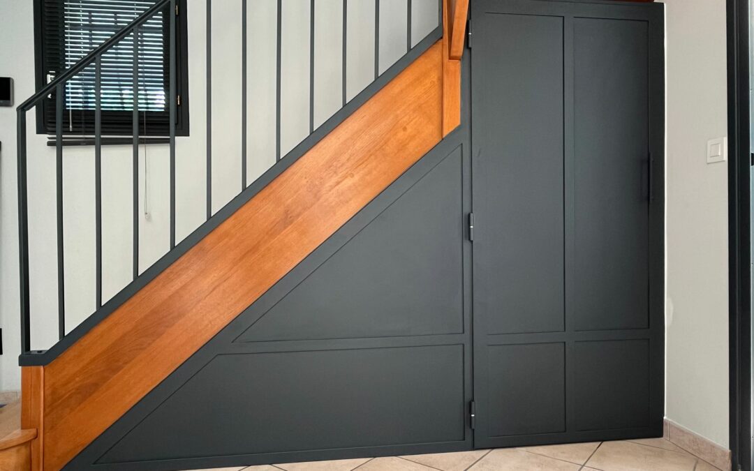 Cloison/porte tôlée – espace rangement sous escalier à Dardilly (69)