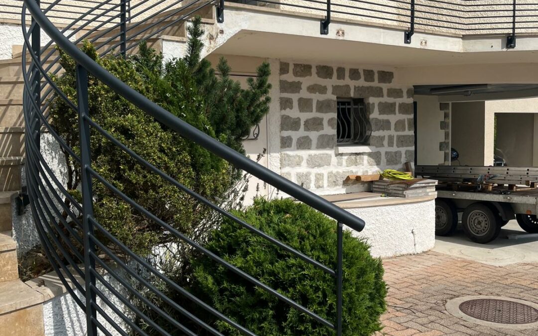 Garde corps et escalier exterieur à Montluel (01)-1