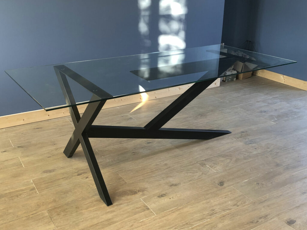 Table metal et verre contemporaine 0 saint-trivier-sur-moigans