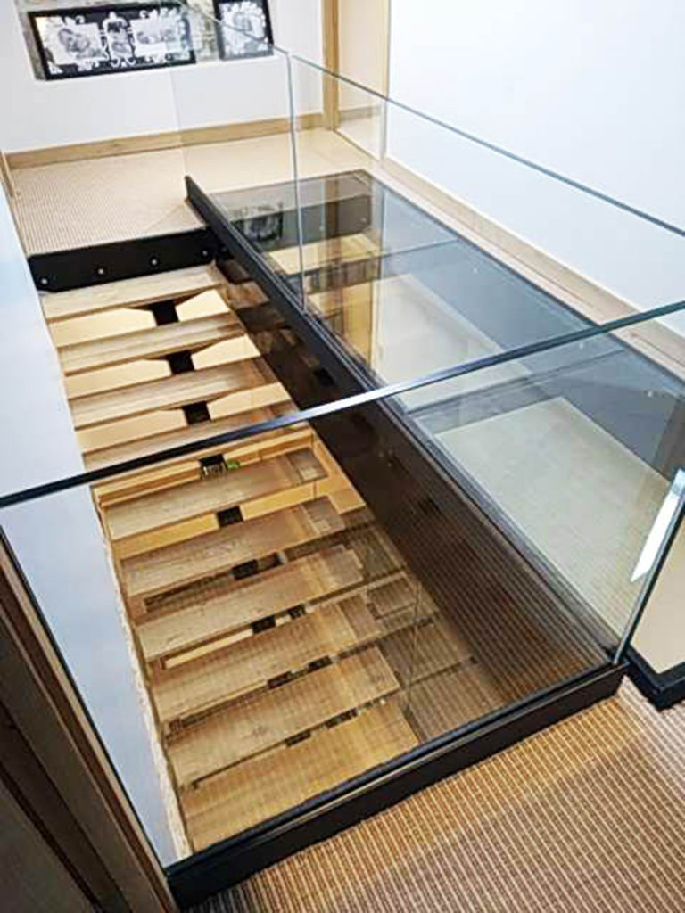 Escalier sur mesure, design, en bois et métal